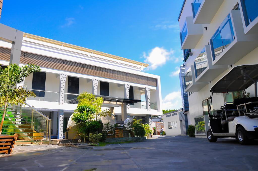 Eloisa Royal Suites Lapu-Lapu City Exterior photo