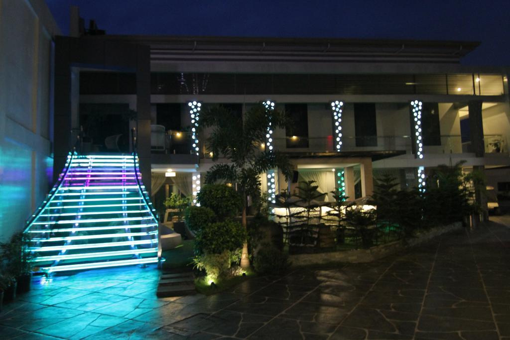 Eloisa Royal Suites Lapu-Lapu City Exterior photo